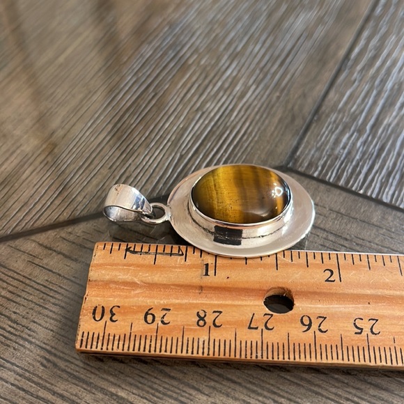 Vintage Oval Sterling Silver Pendant with A Tigers Eye Center - Picture 7 of 11